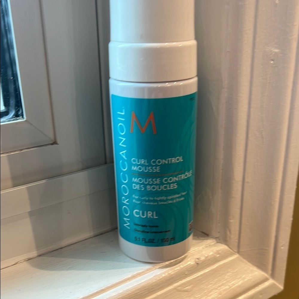 Moroccanoil Curl Control Mousse - White and Blue